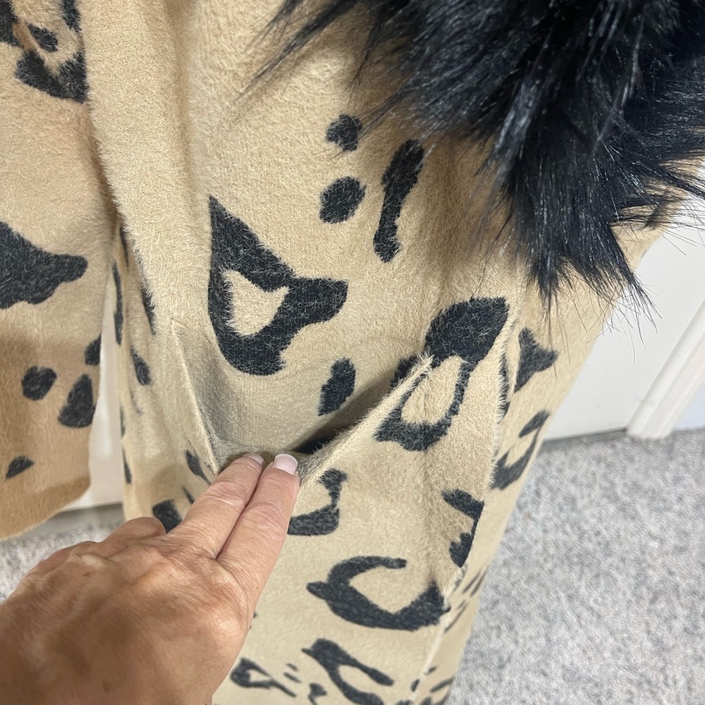 NWOT Donna Salyers Fabulous Furs Sweater Coat - Picture 4 of 14
